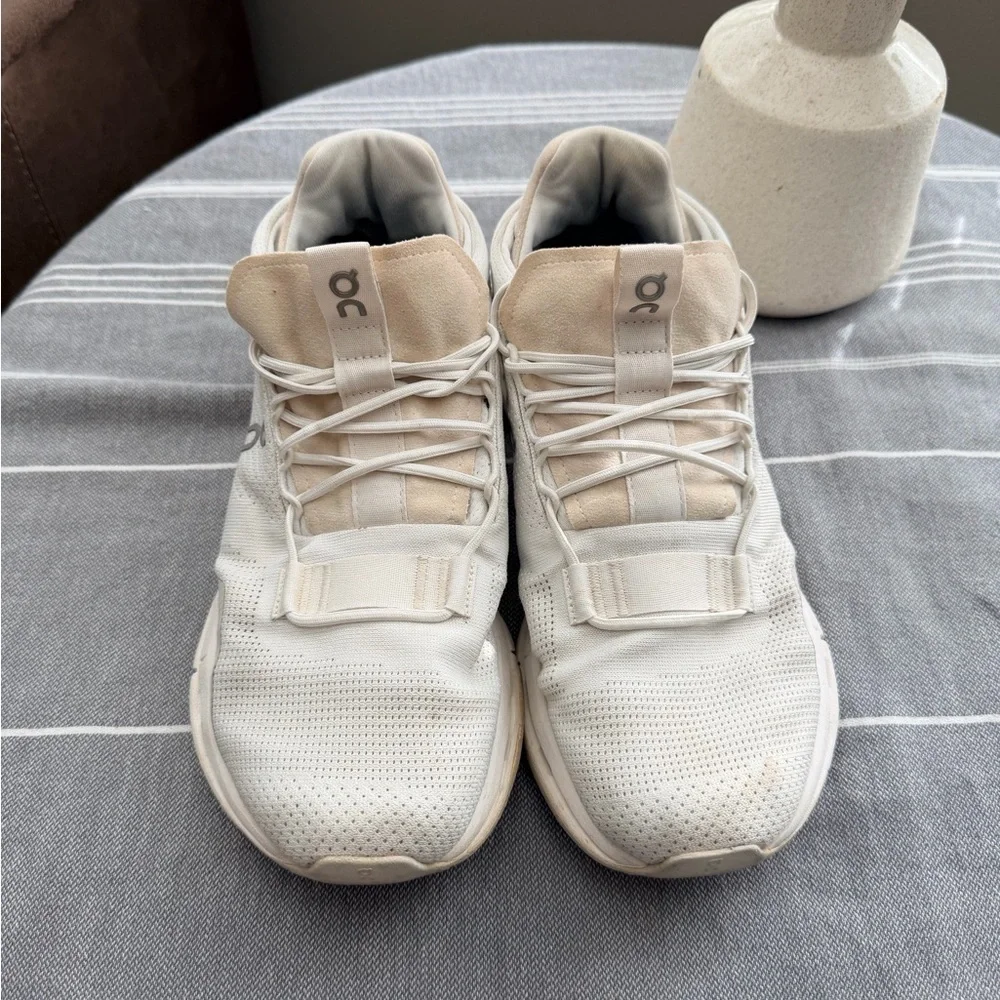On Running Men's Cream and White Sneakers